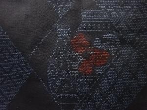 アンティーク　幾何学に壷模様織り出し本場泥大島紬着物